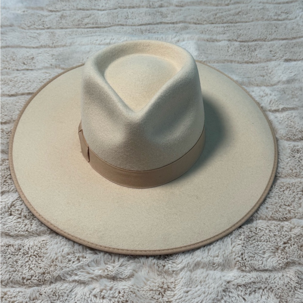 Lack of color cream rancher hat